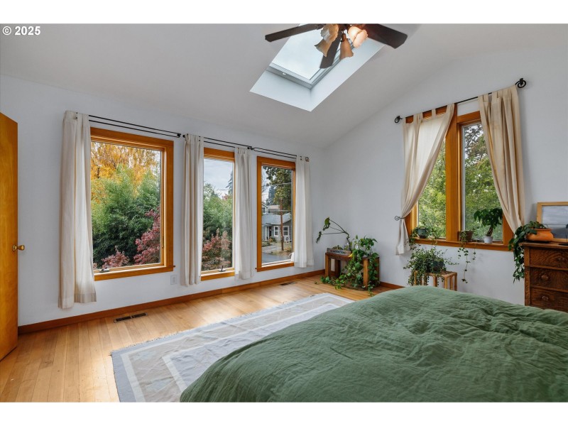 Bedroom, Primary