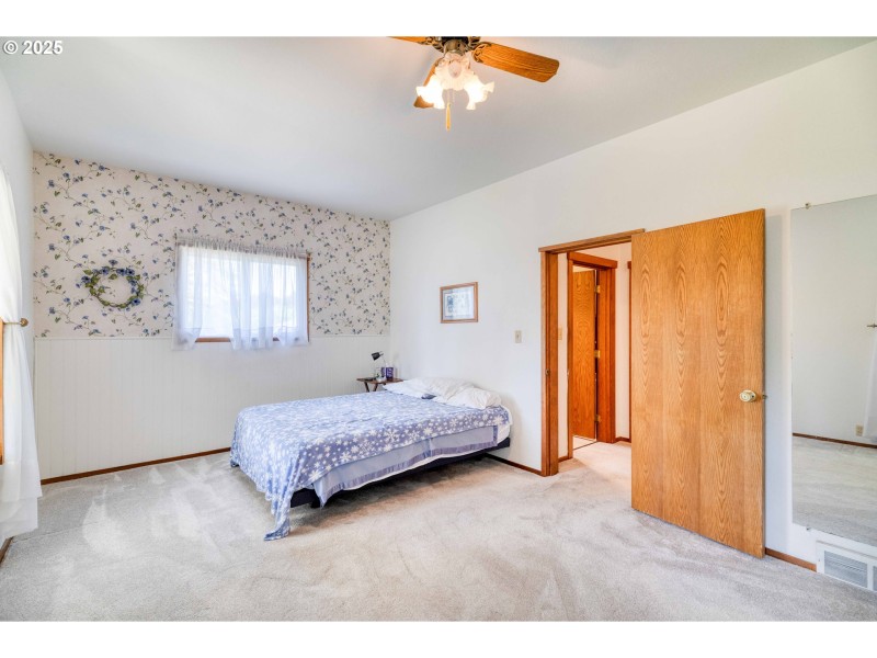 Bedroom, Primary