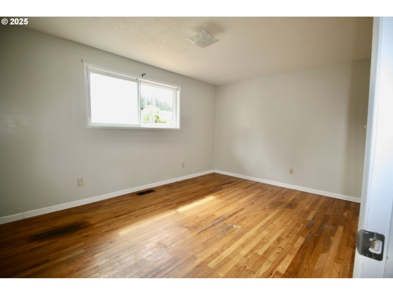 Bedroom, Primary
