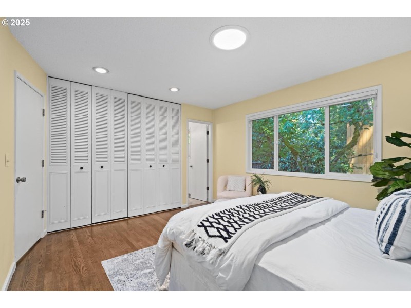 Bedroom, Primary