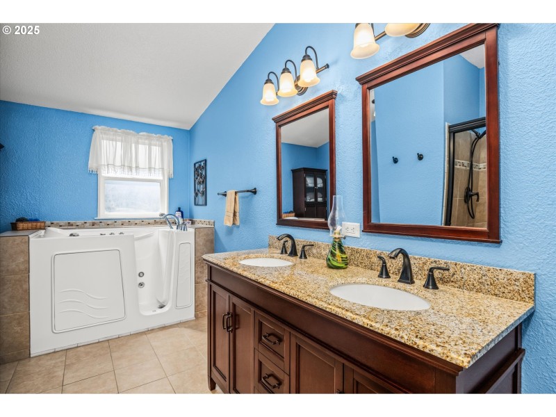 Owner's Suite Bathroom