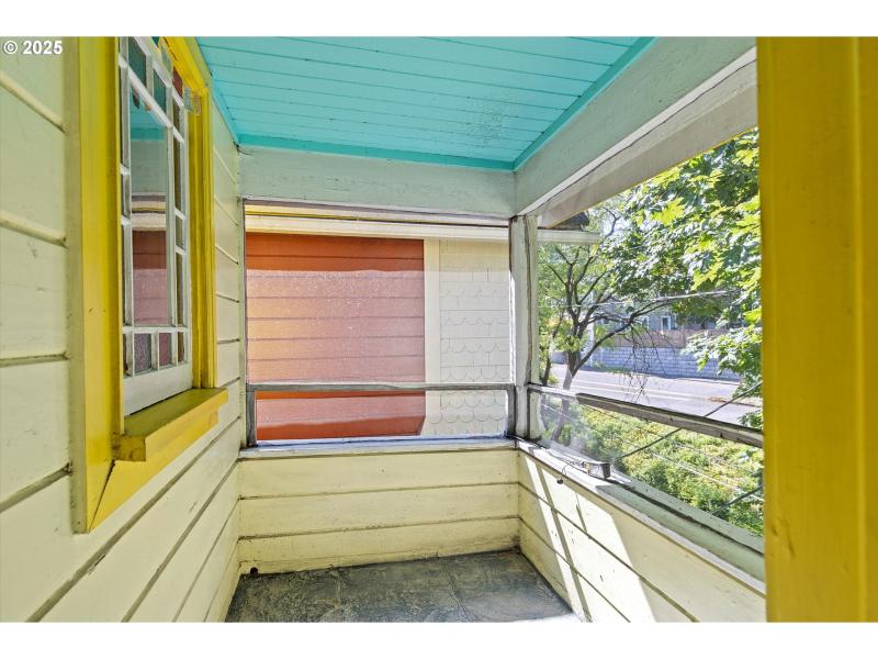 Porch, Screened in