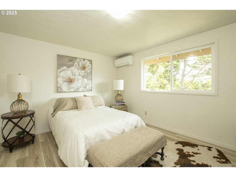 Bedroom, Primary