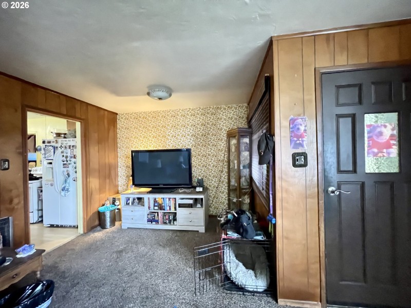 Living Room/Entrance