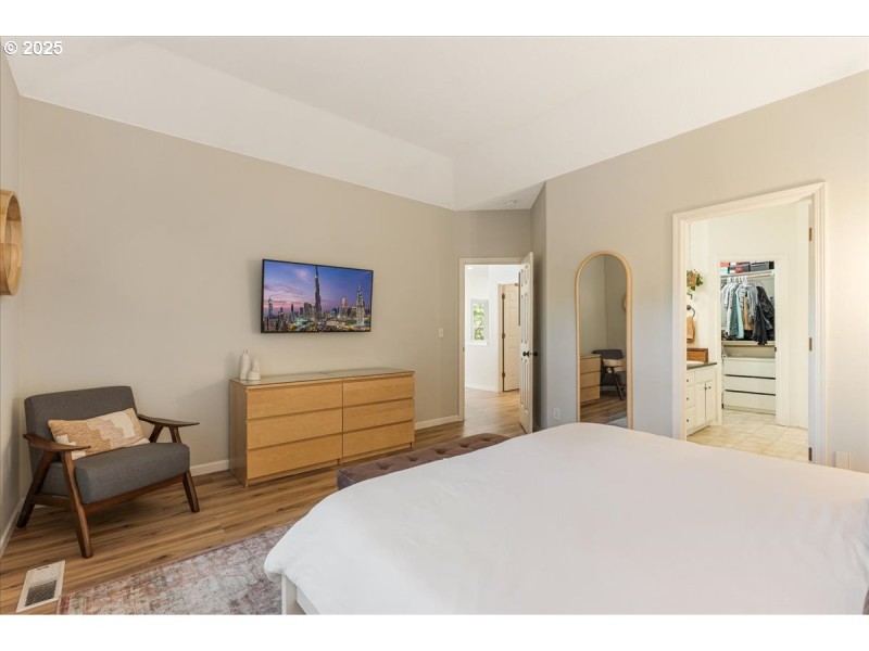 Bedroom, Primary