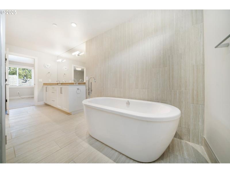 Owner's Suite Bathroom