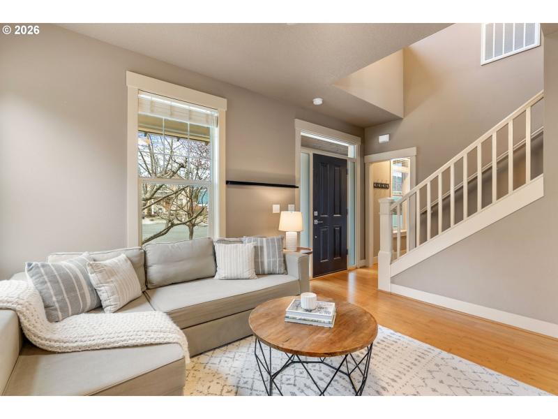 Living Room/Entrance