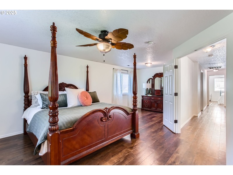 Bedroom, Primary