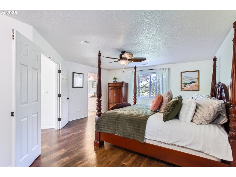 Bedroom, Primary