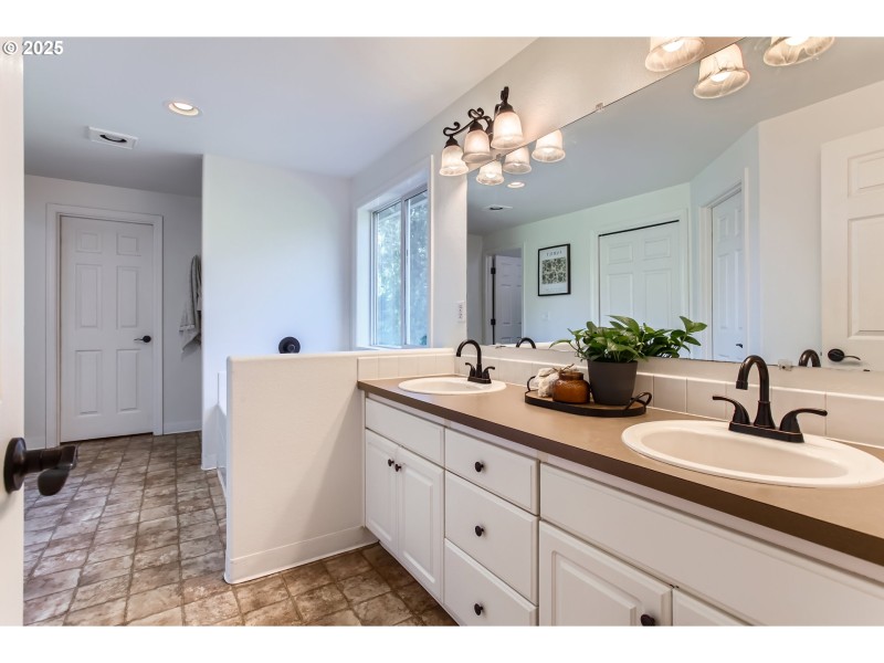 Bathroom, Attached