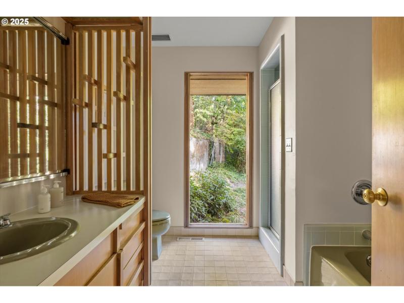 Bathroom, Attached