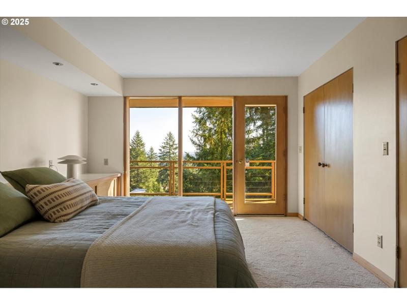 Bedroom, Primary