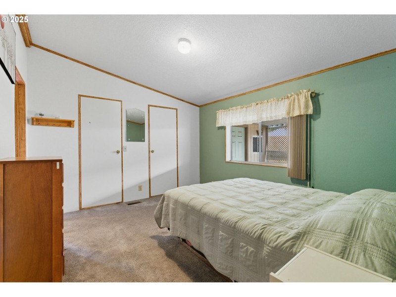Bedroom, Primary