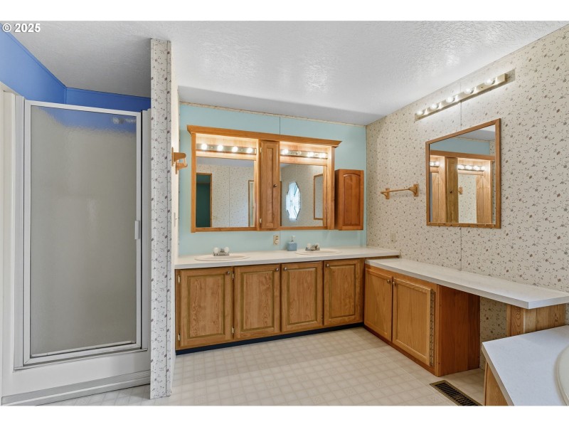 Bathroom, Attached