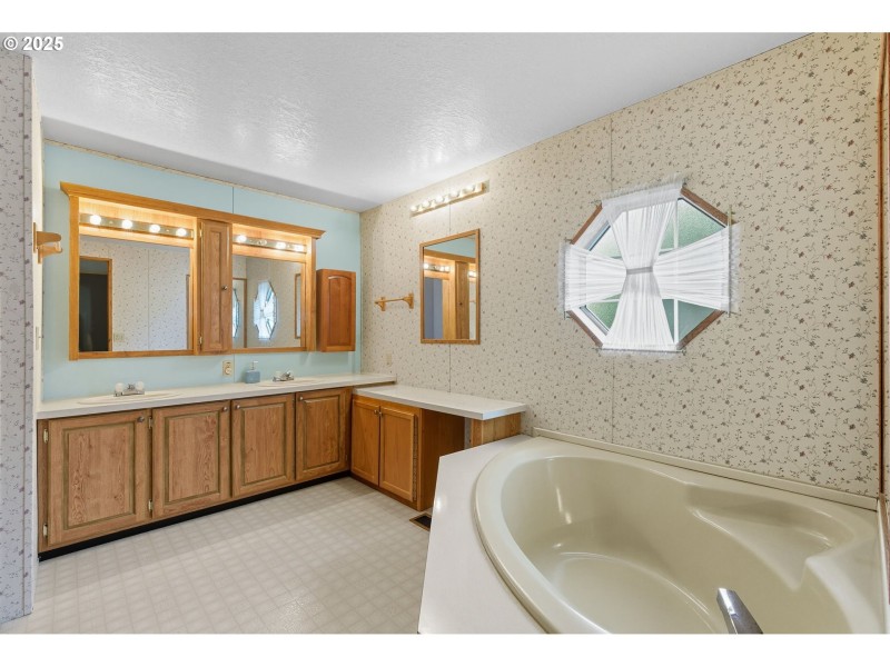Bathroom, Attached