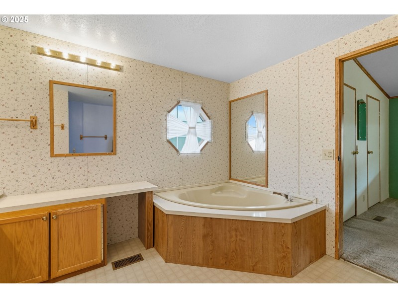 Bathroom, Attached