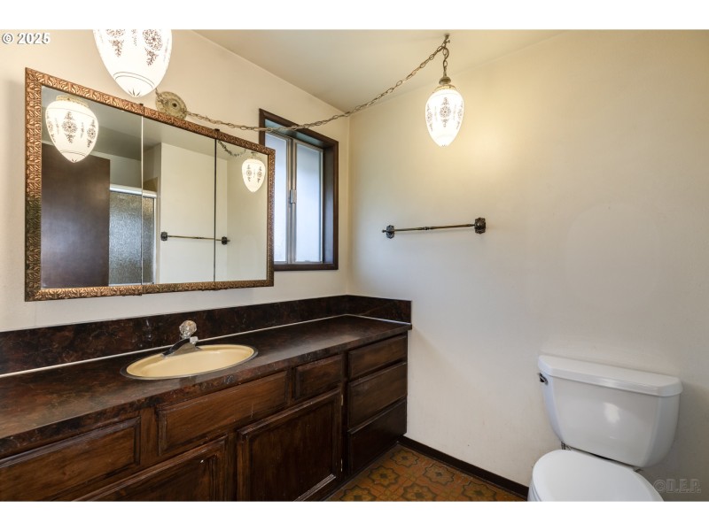 Bathroom, Attached