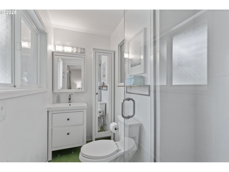 Bathroom, Attached