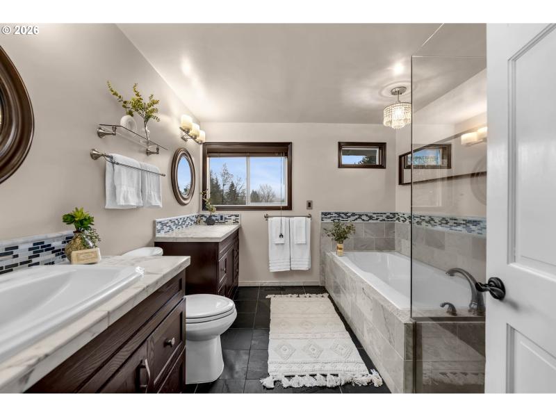 Owner's Suite Bathroom