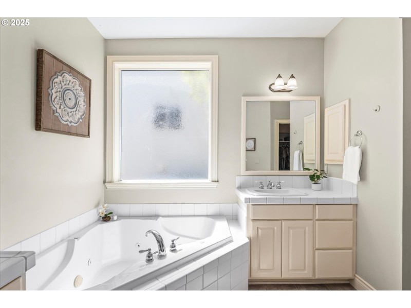 Owner's Suite Bathroom