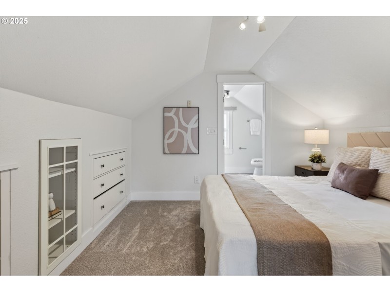 Bedroom, Primary
