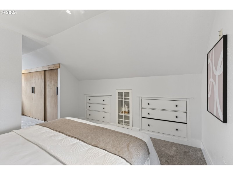 Bedroom, Primary