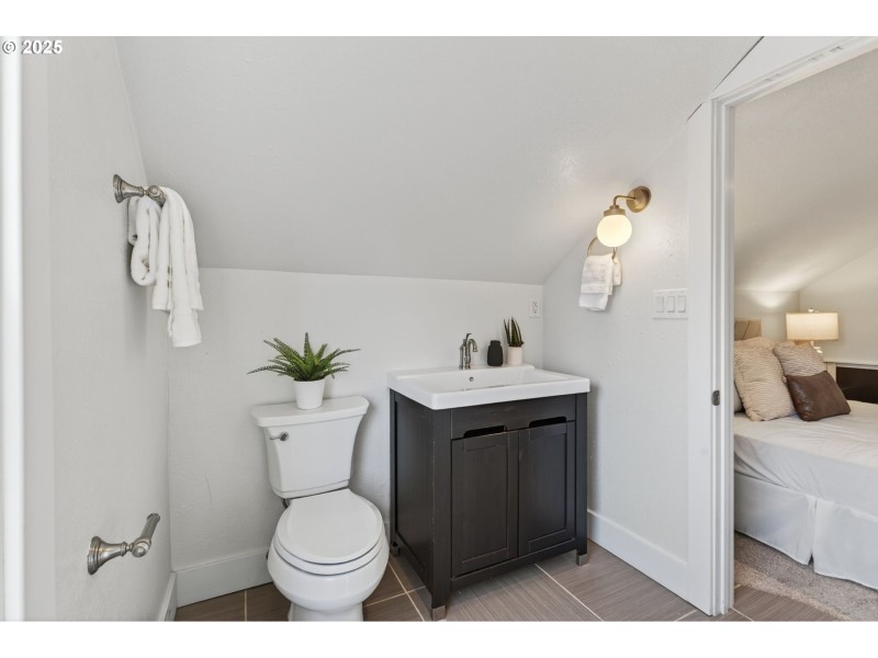 Bedroom, Primary