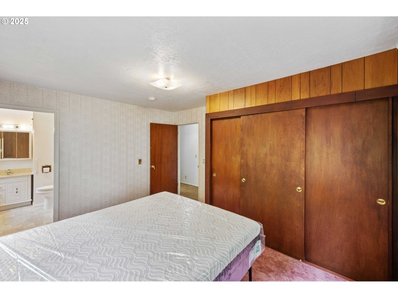 Bedroom, Primary