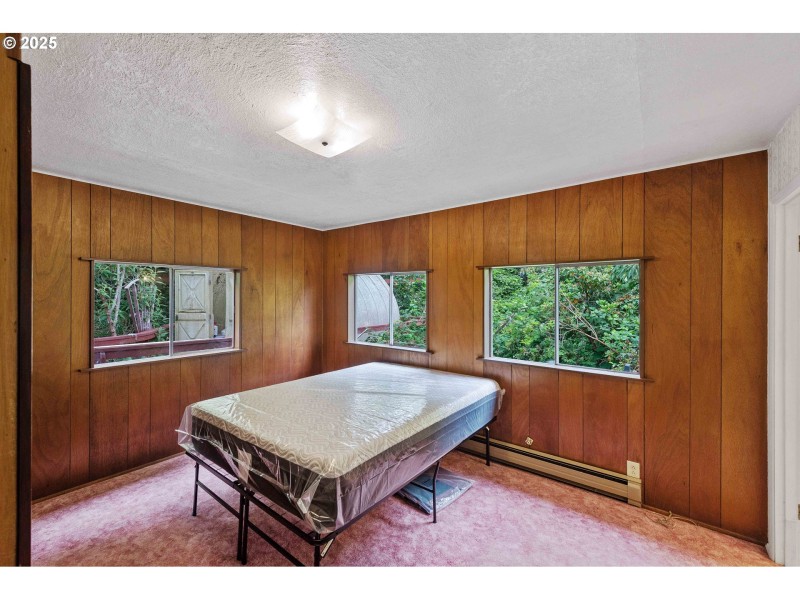 Bedroom, Primary