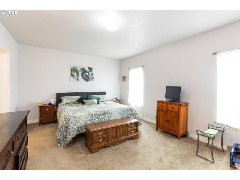 Bedroom, Primary