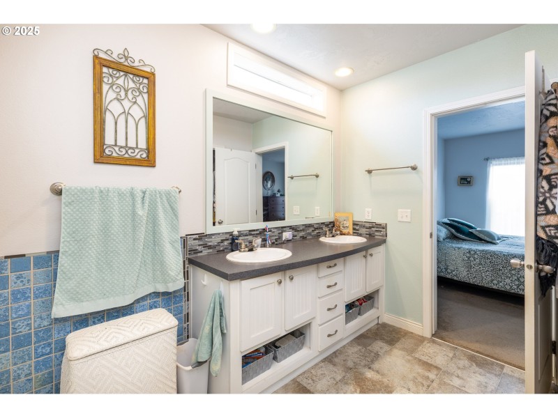 Bathroom, Attached