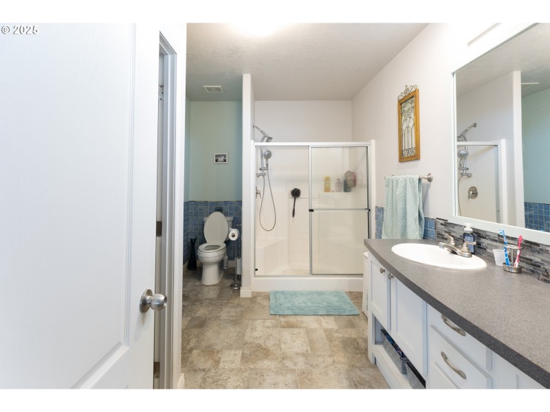 Bathroom, Attached