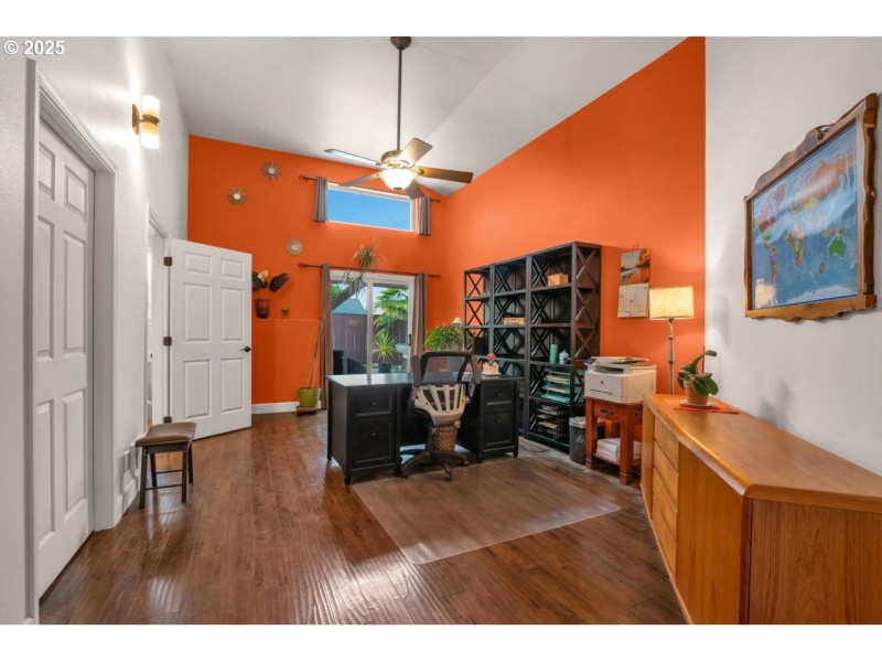 Bedroom, Primary