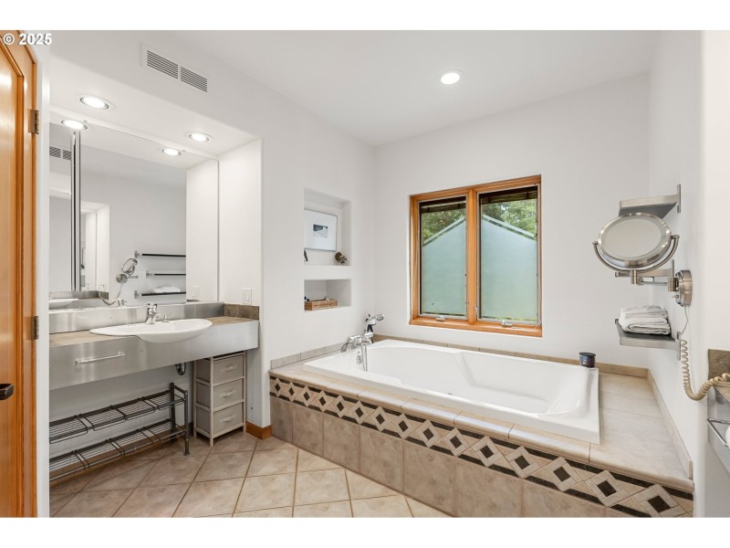 Owner's Suite Bathroom