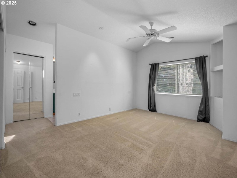 Bedroom, Primary