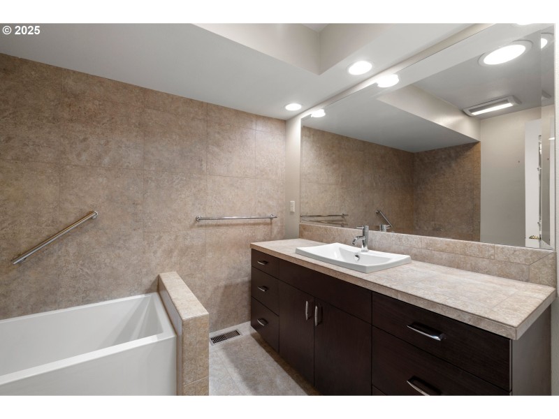Bathroom, Attached