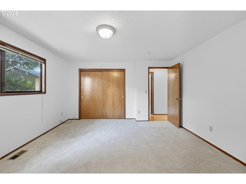 Bedroom, Primary