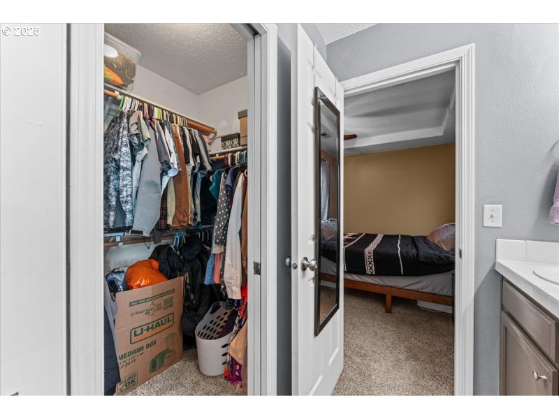 Bedroom, Primary