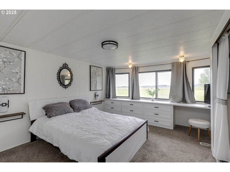 Bedroom, Primary