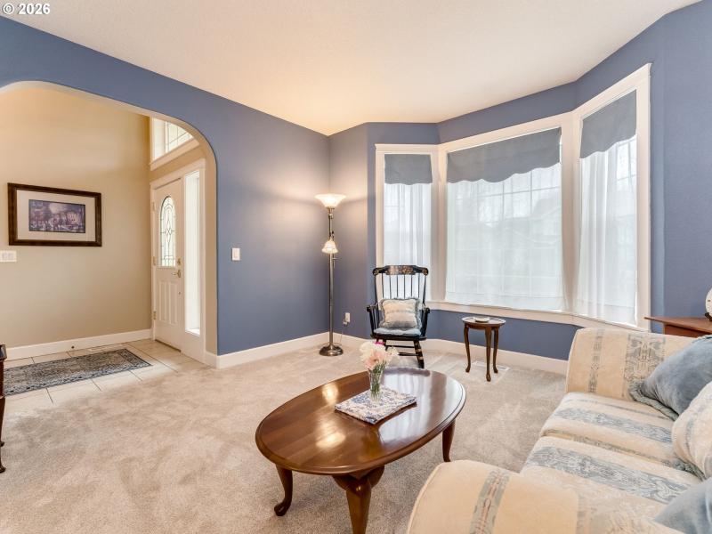 Living Room/Entrance