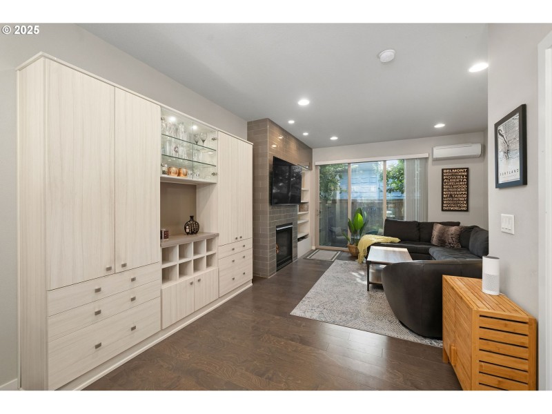 Living Room/Dining Room