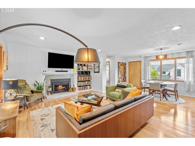 Living Room/Dining Room