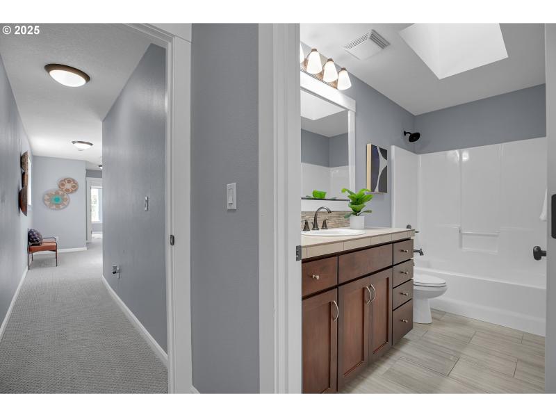 Bedroom, Primary