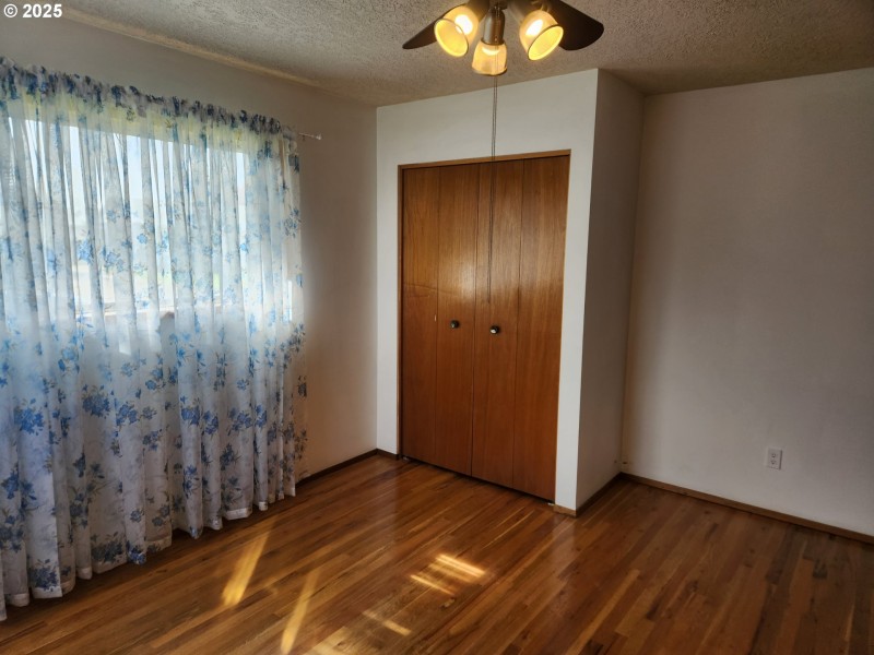 Bedroom, Primary