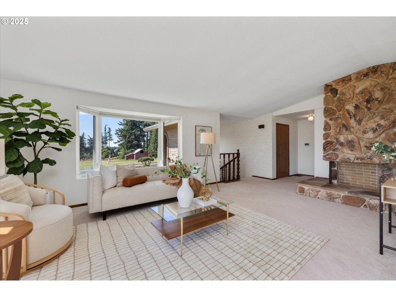 Living Room/Entrance
