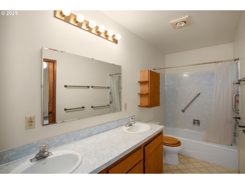 Owner's Suite Bathroom