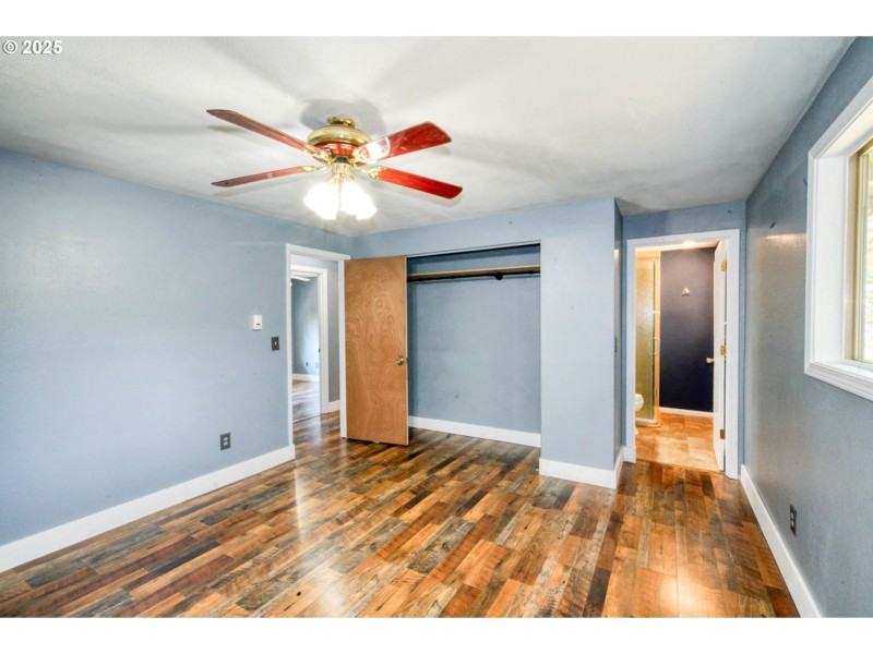 Bedroom, Primary