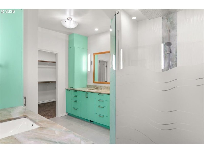 Owner's Suite Bathroom