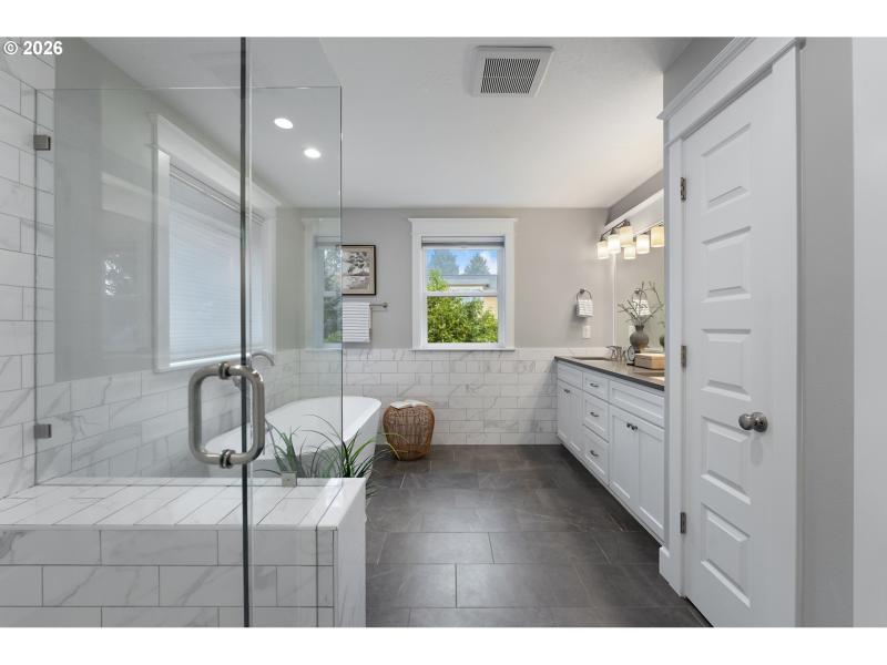 Owner's Suite Bathroom