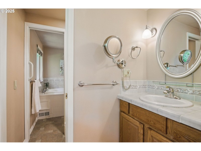 Owner's Suite Bathroom